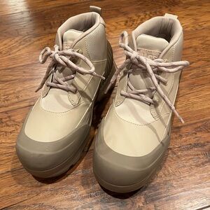 UGG CapTrail High Platform Boots – Women’s Size 9 – Taupe – Retail $190